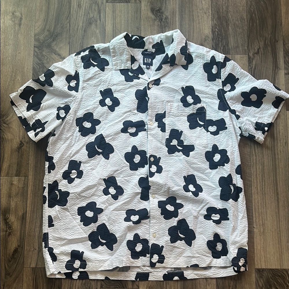 GAP Men's Blue and White Floral Shirt